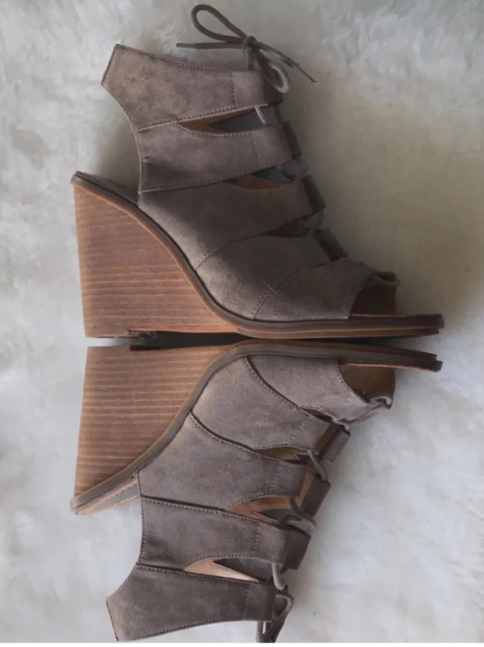 Melrose & Market taupe wedge lace-up sandal 10